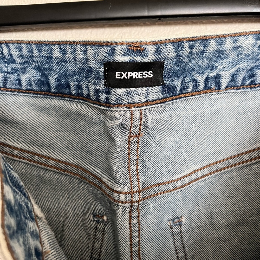 Shorts - Picture 2 of 4